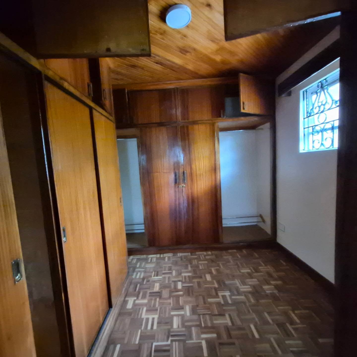 Spacious 5 Bedroom House For Rent In Gigiri thumbnail 16