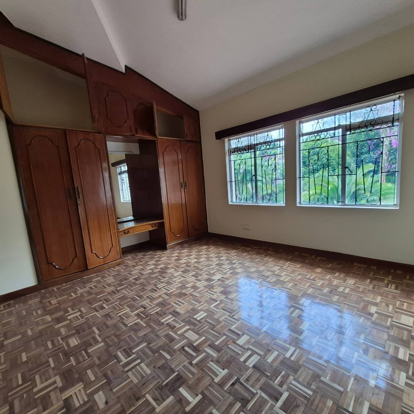 Spacious 5 Bedroom House For Rent In Gigiri thumbnail 17