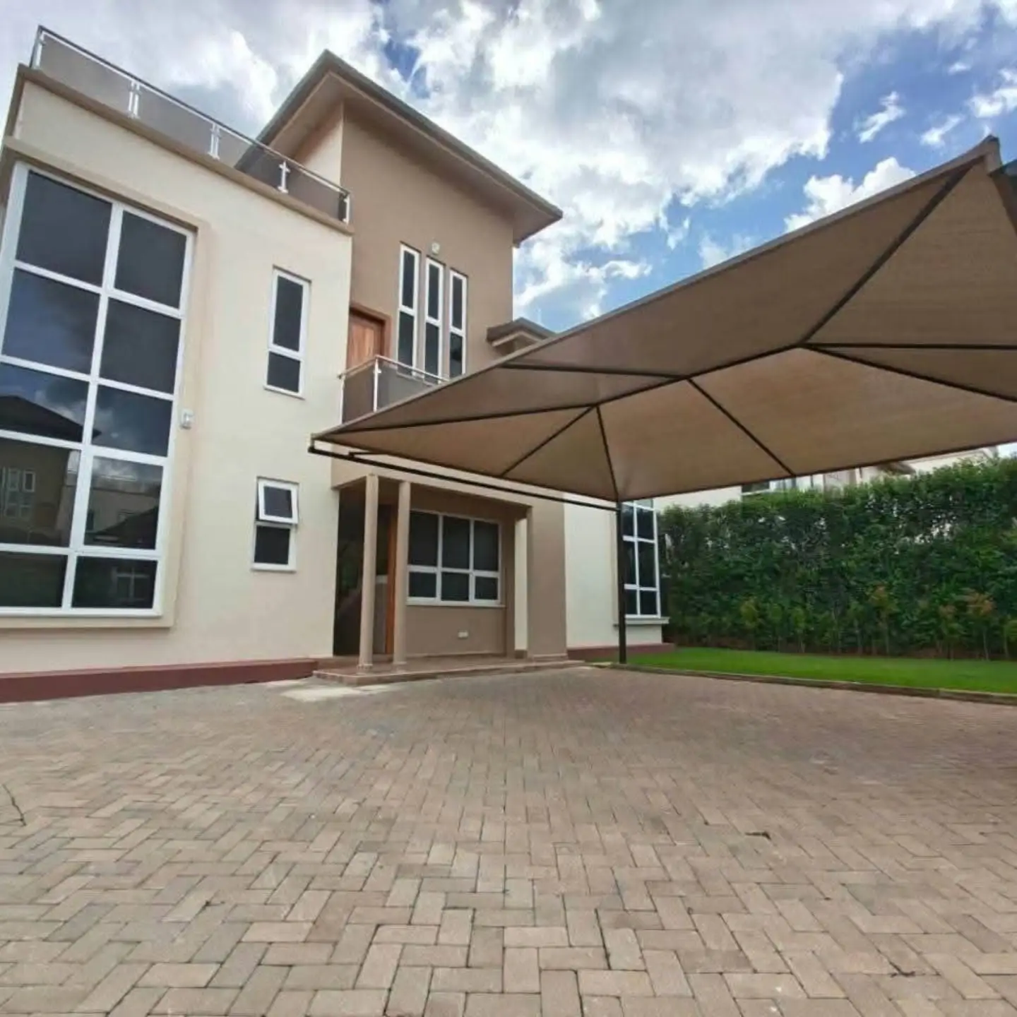 Modern 4 Bedroom Townhouse For Rent In Runda thumbnail 2