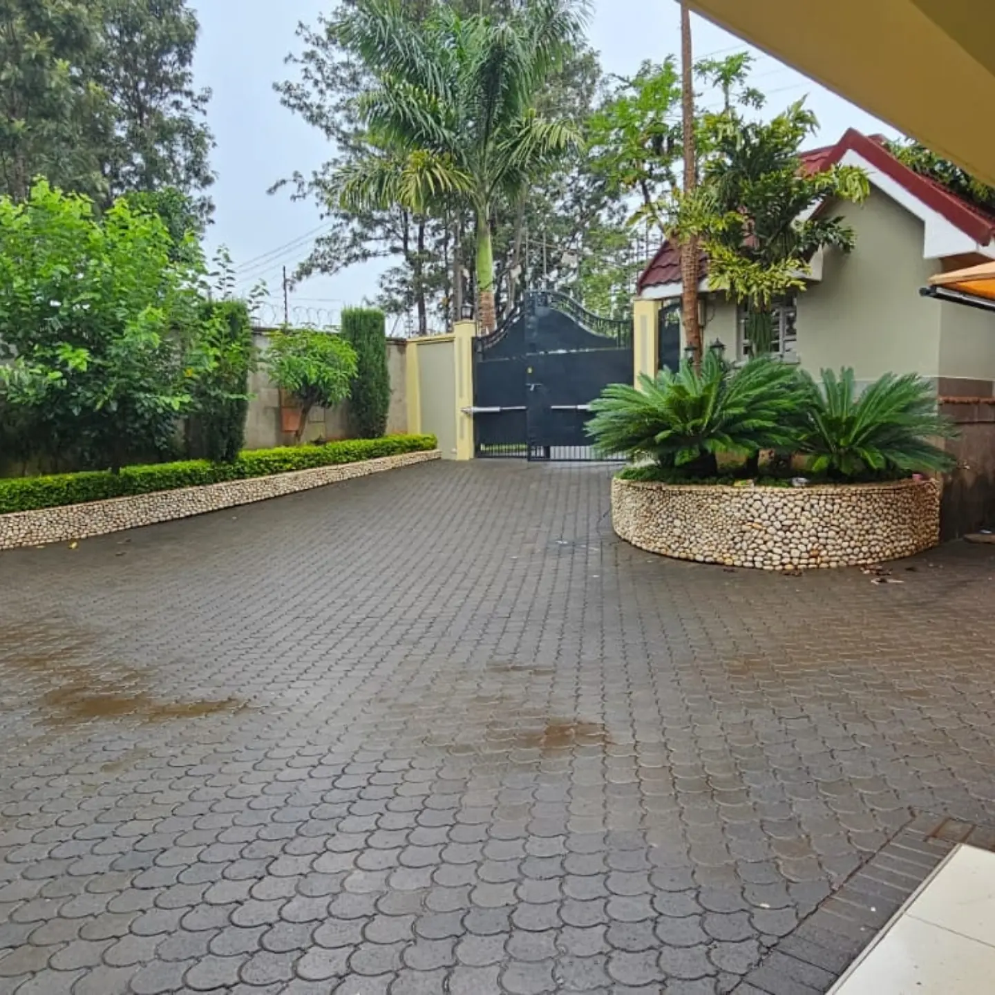 6 Bedroom House For Sale In Kiambu Road thumbnail 4