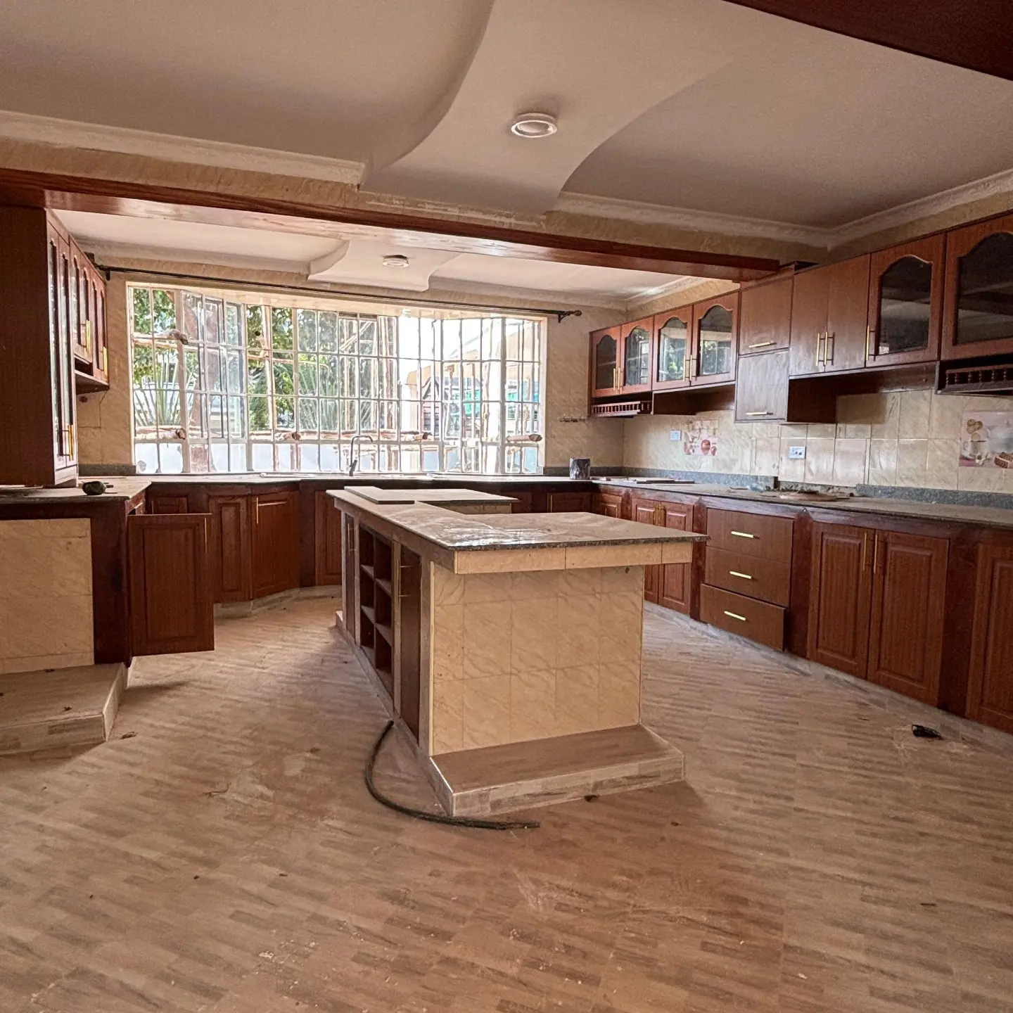Modern 6 Bedroom Villa For Rent In Muthaiga thumbnail 3