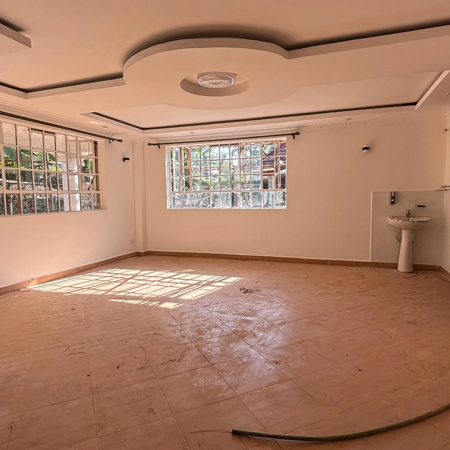 Modern 6 Bedroom Villa For Rent In Muthaiga thumbnail 4
