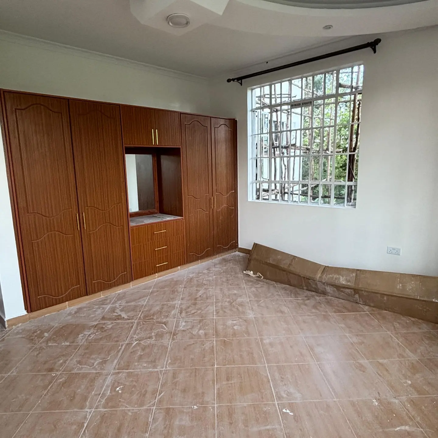 Modern 6 Bedroom Villa For Rent In Muthaiga thumbnail 9