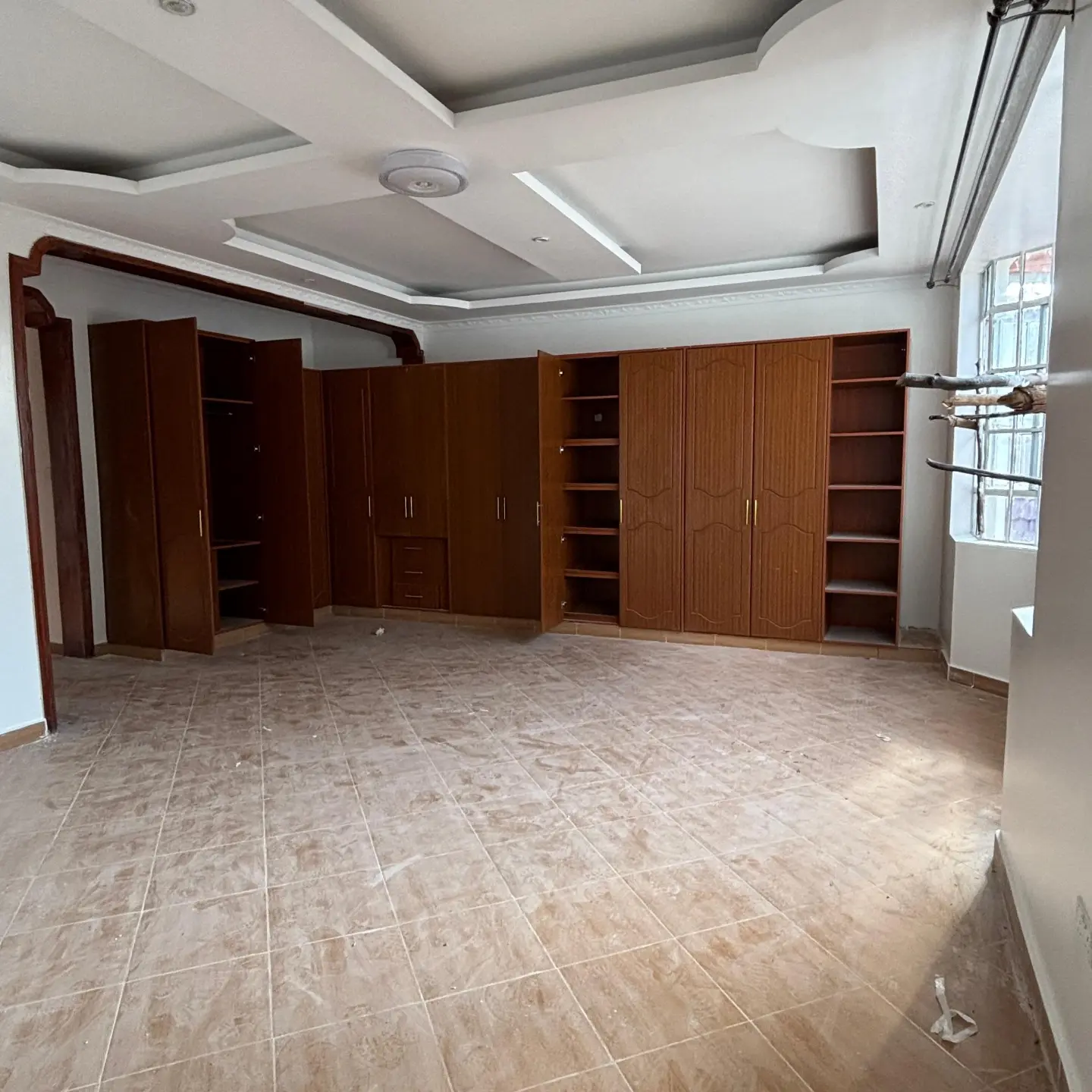 Modern 6 Bedroom Villa For Rent In Muthaiga thumbnail 10