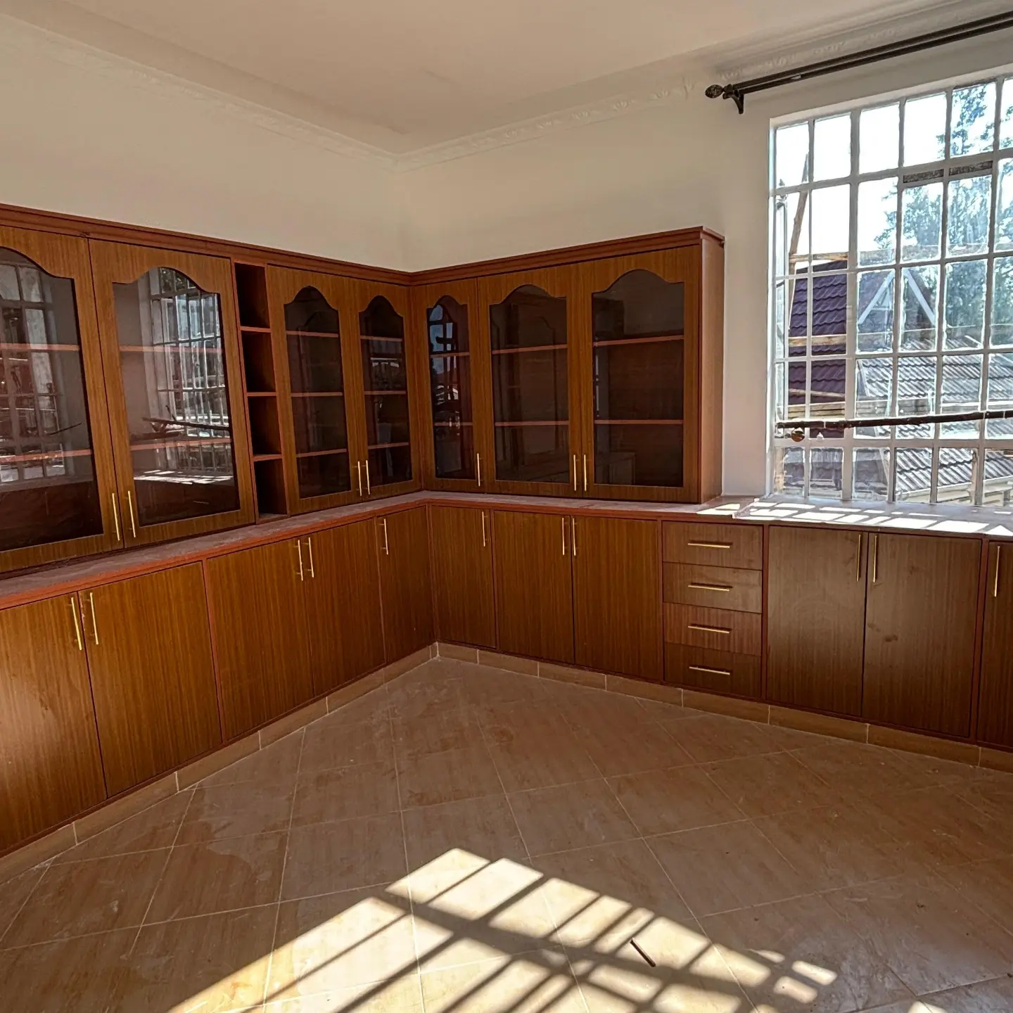 Modern 6 Bedroom Villa For Rent In Muthaiga thumbnail 12