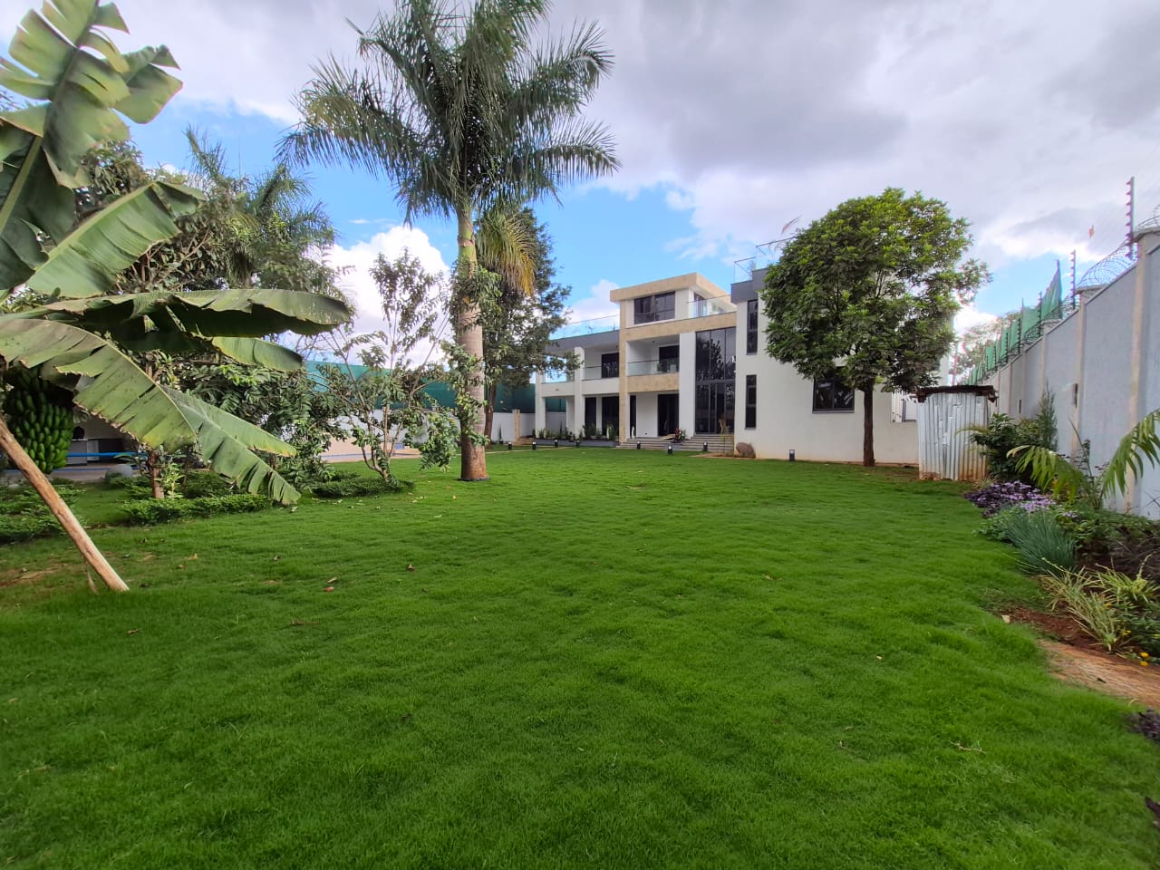5 Bedroom Ambassadorial Mansion For Sale House For Sale In Runda — Runda, Nairobi