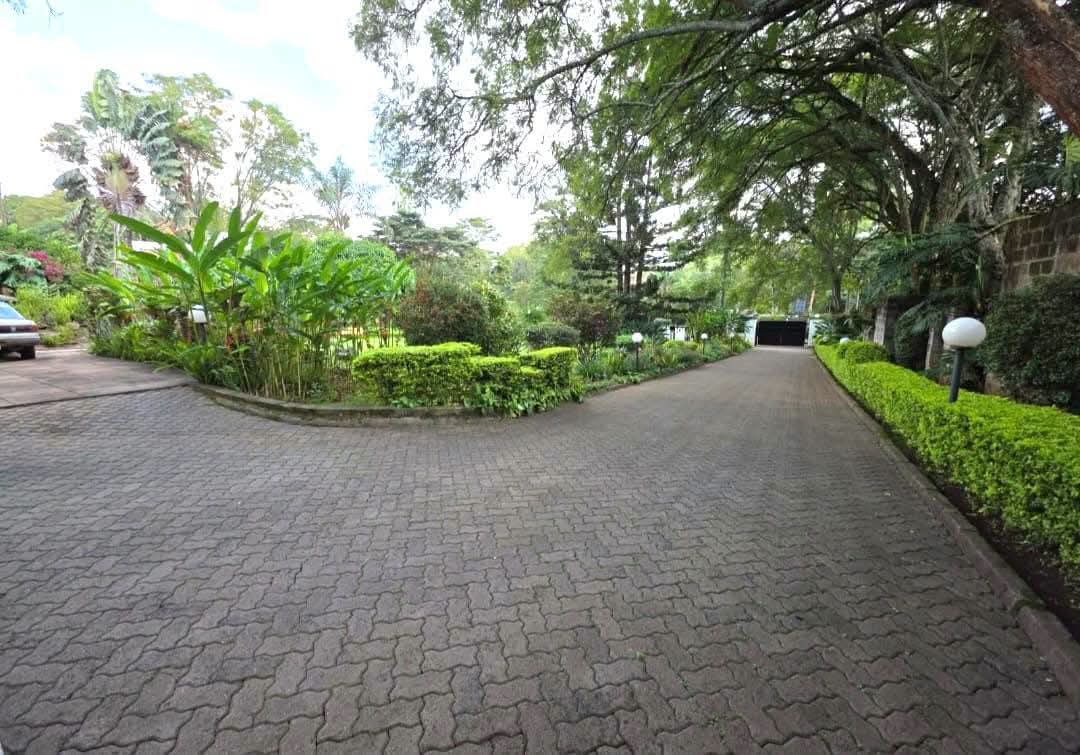 Luxury 5 Bedroom House For Sale In Nairobi thumbnail 3