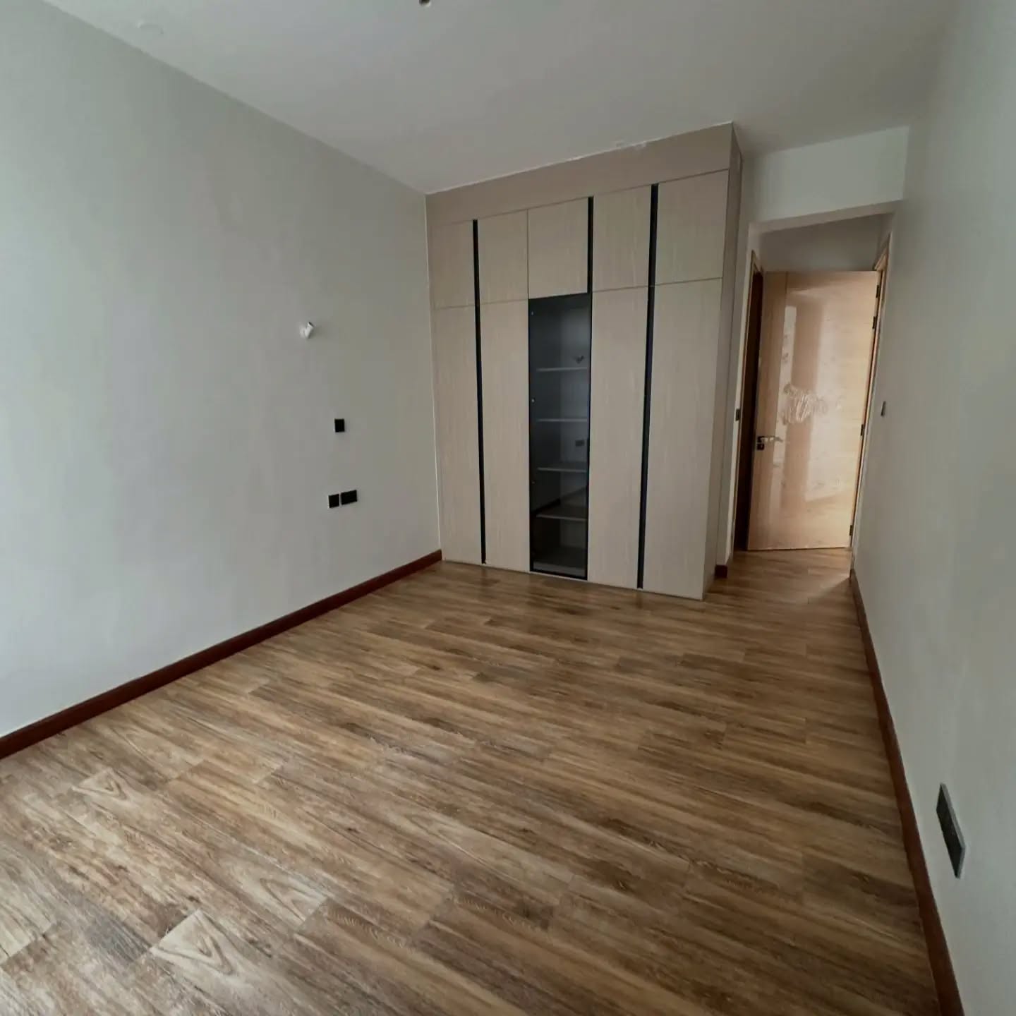 Spacious 6 Bedroom Villa For Sale In Lavington thumbnail 3