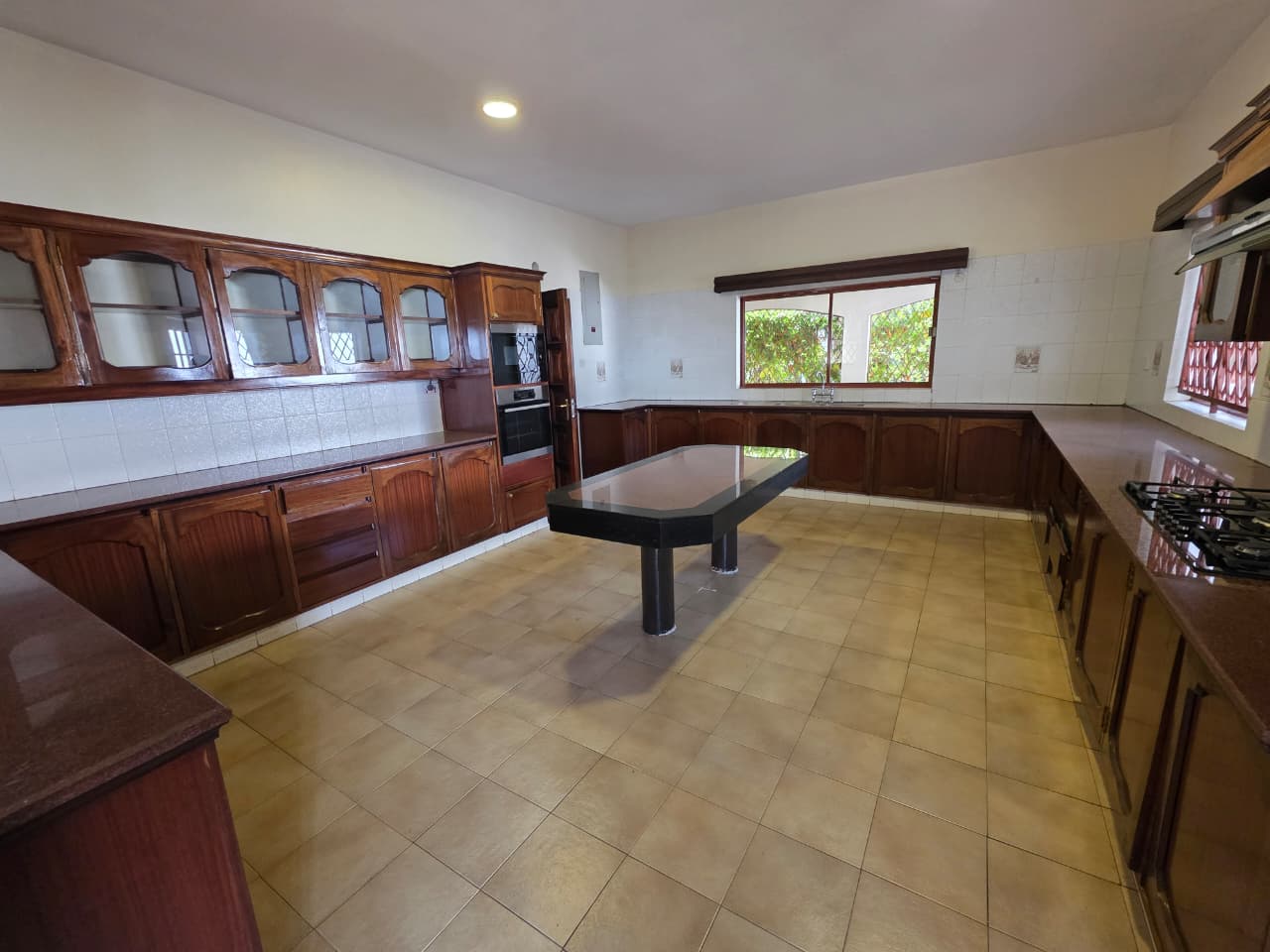 Luxury 5 Bedroom House For Rent In Nairobi thumbnail 6