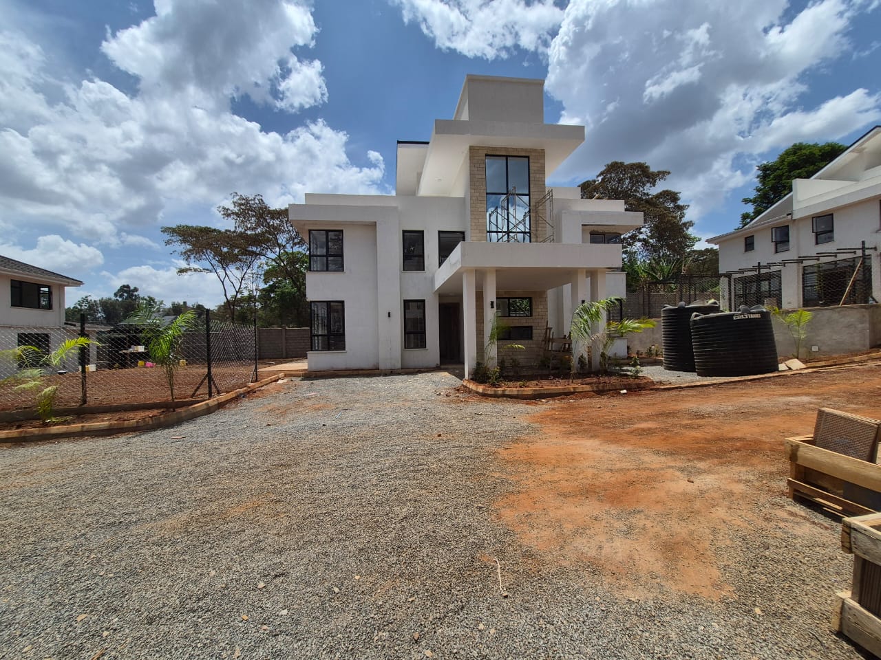 Spacious 4 Bedroom House For Sale In Nairobi thumbnail 4