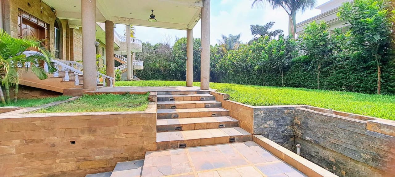 Spacious 6 Bedroom Home With DSQs & Swimming Pool For Sale — Ridgeway Nairobi, Nairobi