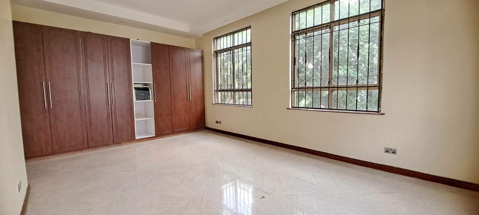 Spacious 6 Bedroom Home With DSQs & Swimming Pool For Sale thumbnail 5
