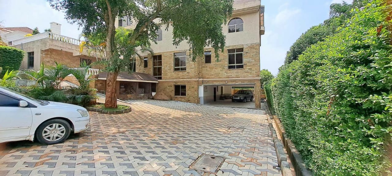 Spacious 6 Bedroom Home With DSQs & Swimming Pool For Sale thumbnail 20